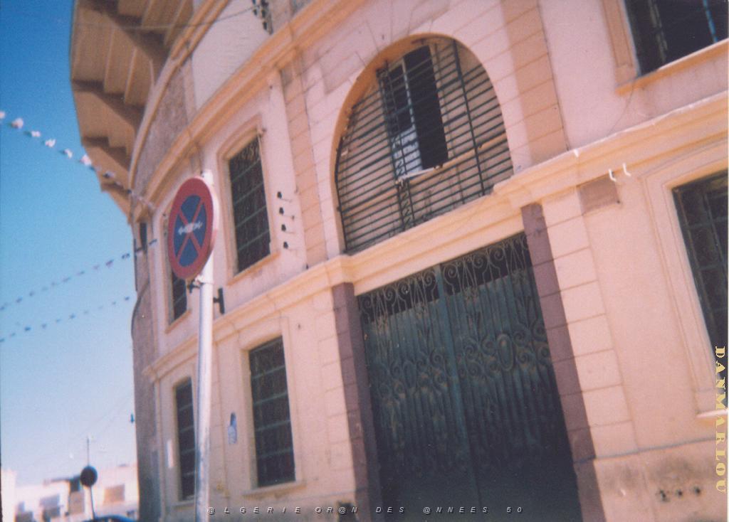 VOYAGE DU 09 2005 027 ORAN LES ARENES.JPG